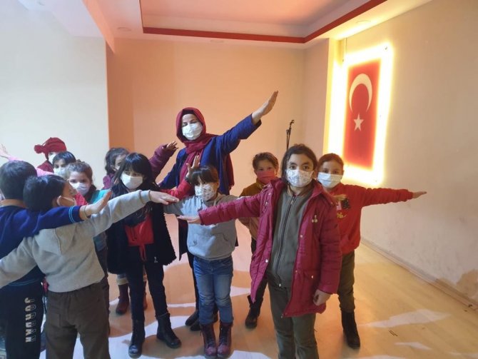 Yazar İ̇lknur Işık Öğrenciler İle Buluştu