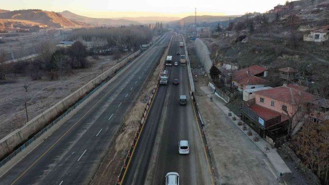 Büyükşehir Mavi Göl Girişi Kavşağı’nın İlk Etabını Tamamladı