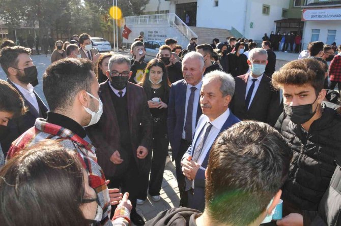 Başkan Akkaya Teneffüste Öğrencilerle Buluştu