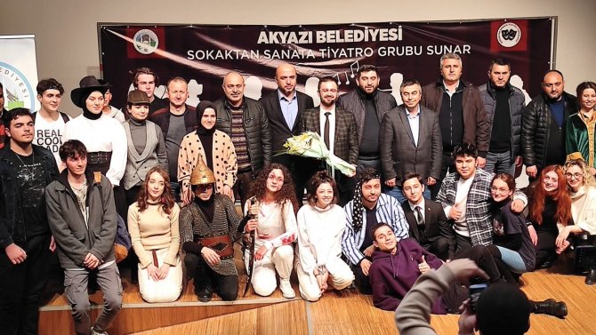 Akyazı’da İki Farklı Tiyatro Oyunu Seyirci İle Buluştu
