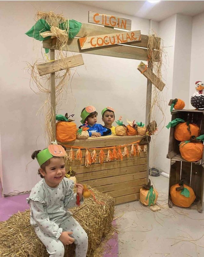 Oyuncak Ve Sanat Atölyesi’nde Çocuklarla Atölye Çalışmaları