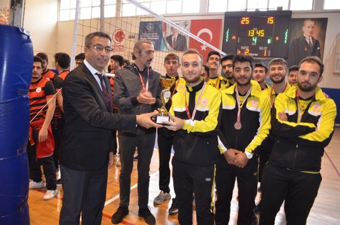 Yurtlar Arası Voleybol İ̇l Birinciliği Müsabakaları Tamamlandı