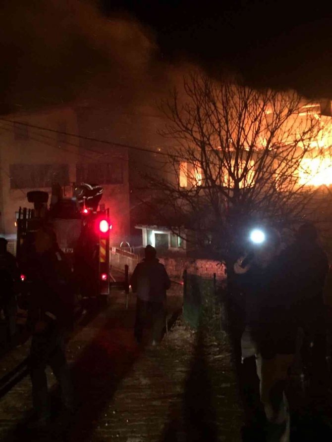 Bartın’da İki Katlı Ev Alevlere Teslim Oldu