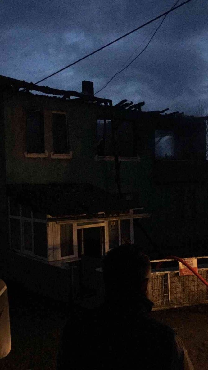 Bartın’da İki Katlı Ev Alevlere Teslim Oldu