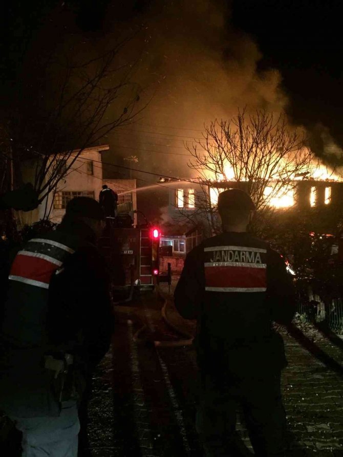 Bartın’da İki Katlı Ev Alevlere Teslim Oldu