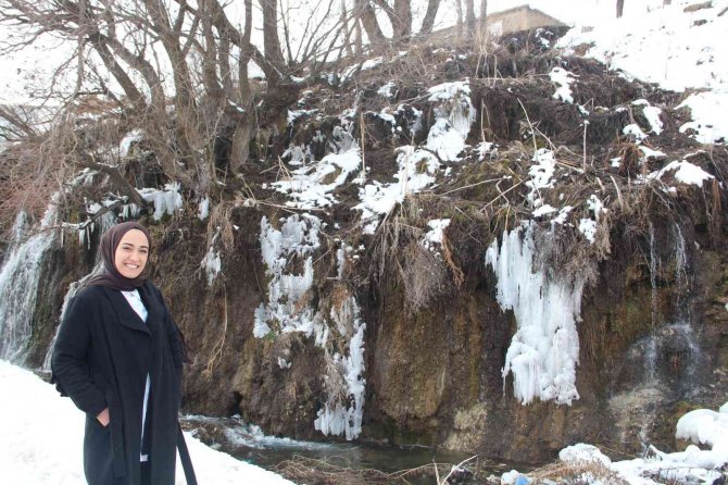 Arpet Şelalesi Kısmen Dondu