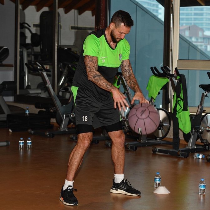 Bursaspor’da Günün İlk Antrenmanı Kondisyon Salonunda Gerçekleşti