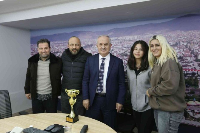 Voleybol Takımından Başkan Aygün’e Ziyaret