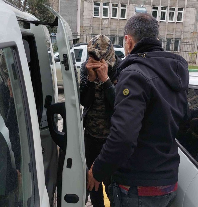 10 Bin Liralık Güvenlik Sistemini Bozup 20 Bin Liralık Kablo Çaldılar