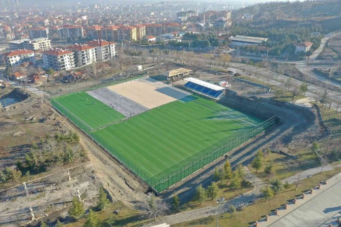 Emre Mahallesi Spor Kompleksi Tamamlanıyor