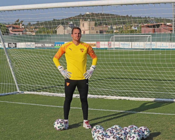 Göztepe’de Kaleci Megyeri İle Yollar Ayrıldı