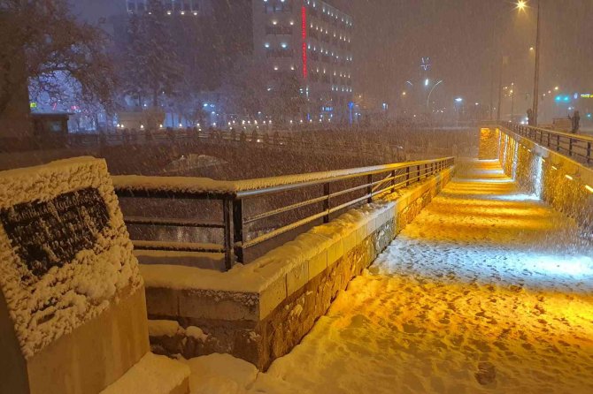 Gümüşhane Kar Yağışının Ardından Panayır Alanına Döndü