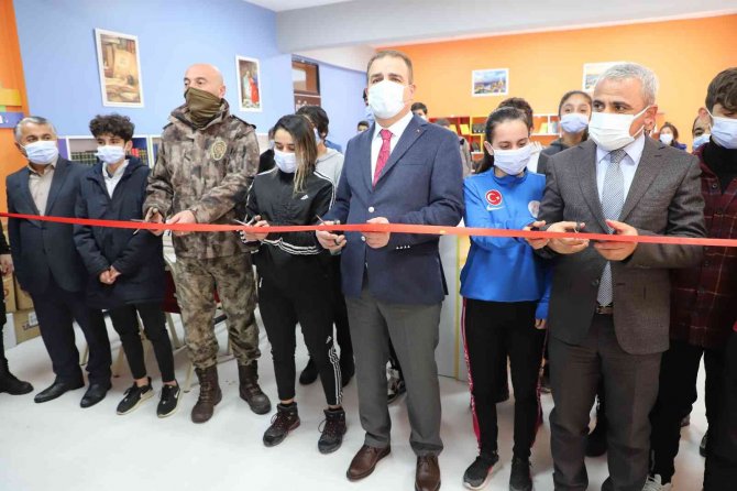 Hakkari Valisi Akbıyık: "Birinci Vazifemiz Eğitim"