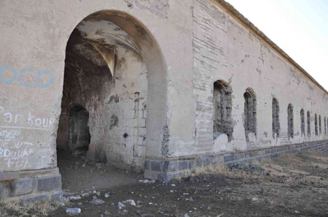 Kars Tabyaları Yok Oluyor