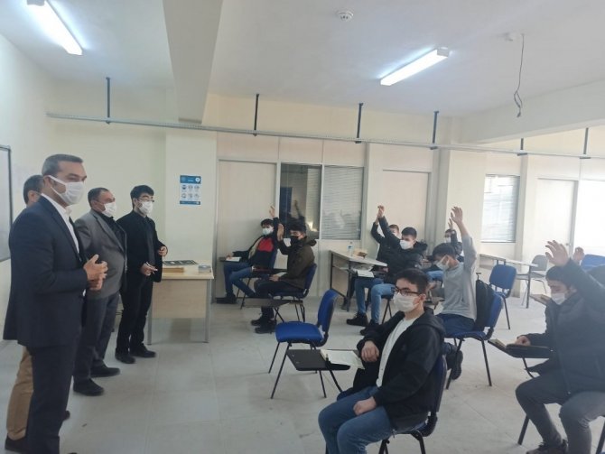 Kaymakam Çiçek, "Kitap Okumak, Okuduğunuzu Anlamak Öğrenmenin En İyi Yoludur”