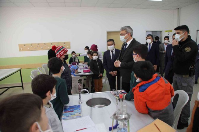 Bingöl Valisi Ekinci: “Kitap Yarınlarımızı Şekillendirir, Hayatımıza Anlam Katar”