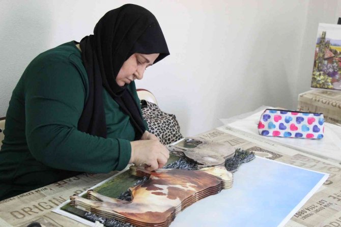 Selçuklu Ve Osmanlı Mimarisine Dayanan Rölyef Sanatı Mardinli Kadınların Elinde