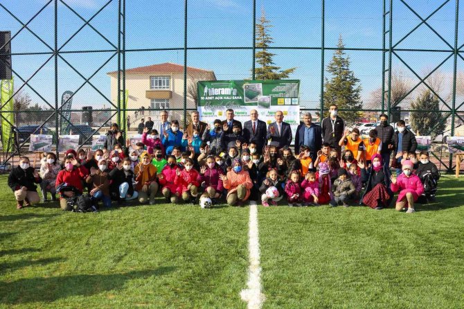 Meram’da 10 Okulun Bahçesine Halı Saha Kazandırıldı