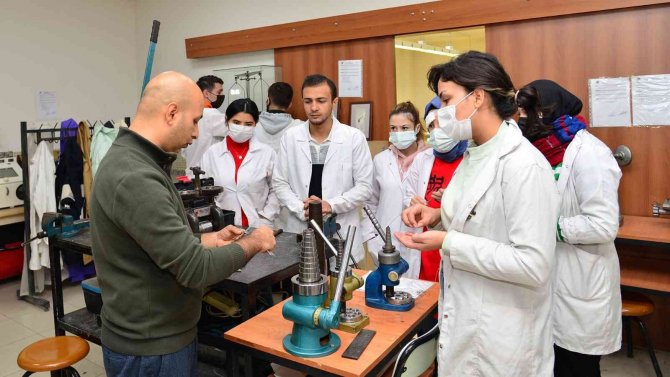 Meü’de “Kaynaksız Takı” Ve “Mücevher Sanatında Sadekarlık” Etkinlikleri