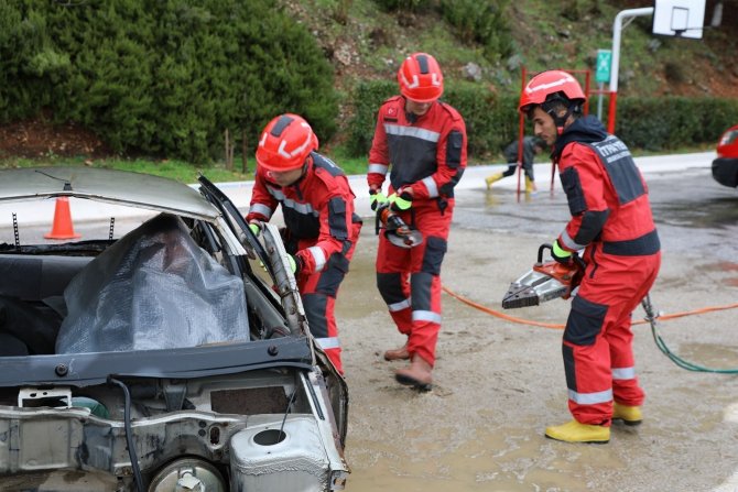 Büyükşehir’in Yeni İtfaiye Erleri Göz Dolduruyor