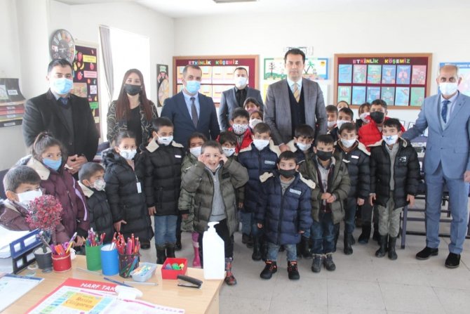 Bulanık’ta Öğrencilere Giyim Yardımı