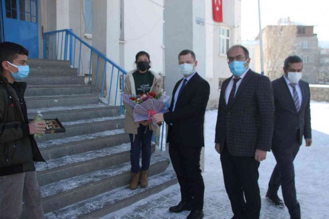 Kaymakam Demirer’den Öğrencilere Moral Ziyareti