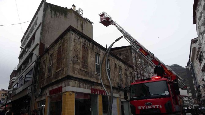 Ordu’da Baca Yangınında Dumandan Etkilenen İki Kişi Hastaneye Kaldırıldı