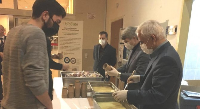 Rektör Uysal’dan Öğrencilere Çorba İkramı
