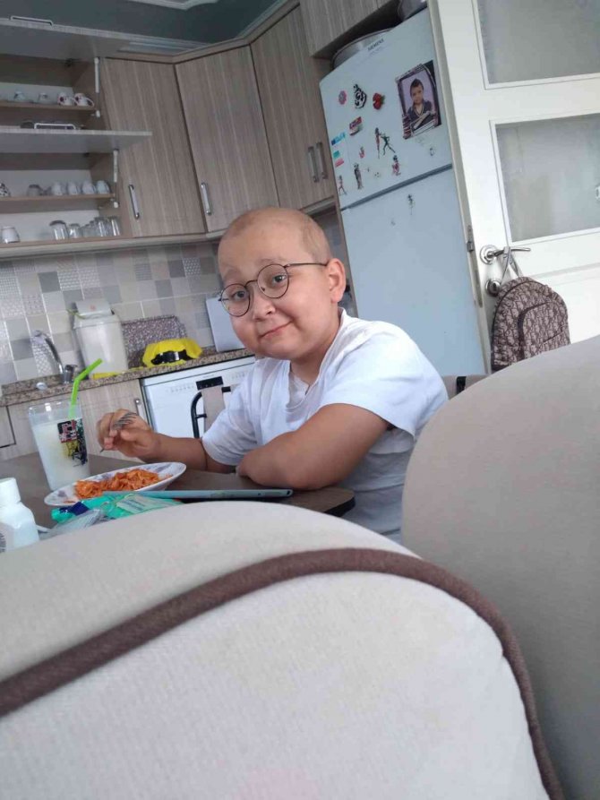 11 Yaşında Lösemi Teşhisi Konulan Çocuk İlik Nakli Bekliyor