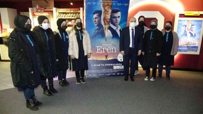 Vali Dağlı ’Kesişme: İ̇yi Ki Varsın Eren’ Filmini Lise Öğrencileriyle Birlikte İzledi