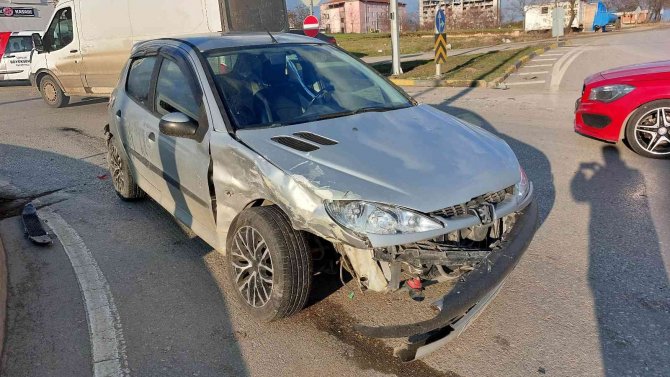 Aynı Kavşakta Yine Kaza