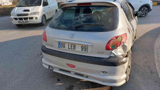 Aynı Kavşakta Yine Kaza