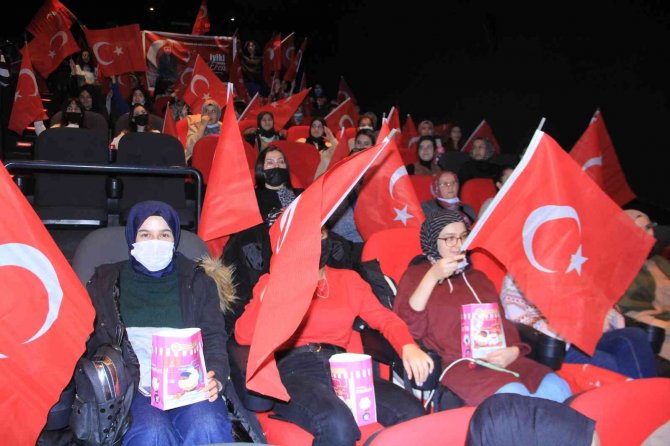 Sinemada ‘İ̇yi Ki Varsın Eren’ Pankartıyla Andılar