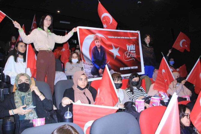 Sinemada ‘İ̇yi Ki Varsın Eren’ Pankartıyla Andılar
