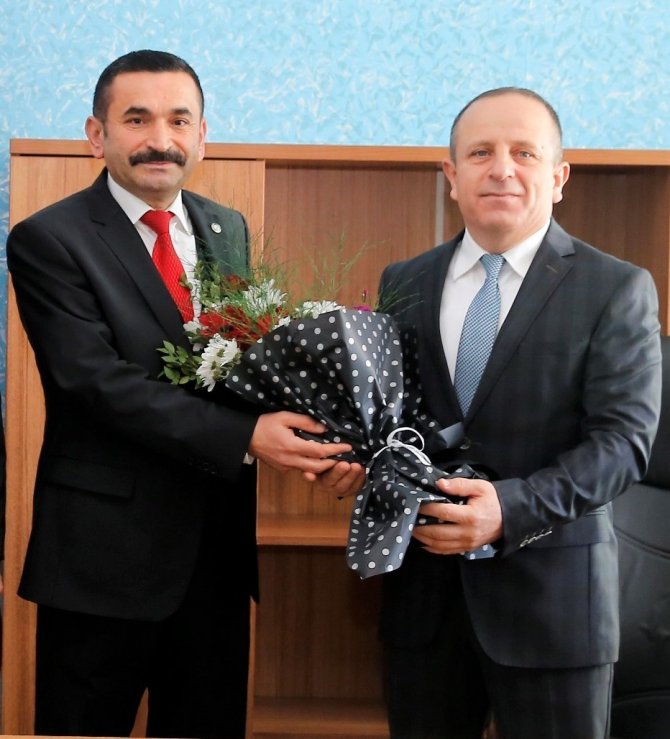 Sanat Ve Tasarım Fakültesi Dekanlığında Devir Teslim Töreni Gerçekleşti