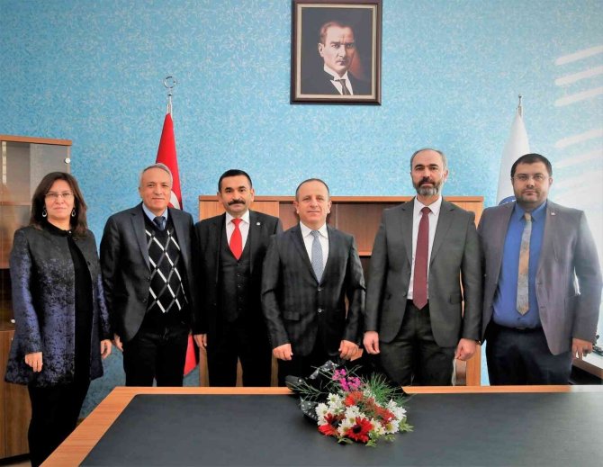 Sanat Ve Tasarım Fakültesi Dekanlığında Devir Teslim Töreni Gerçekleşti