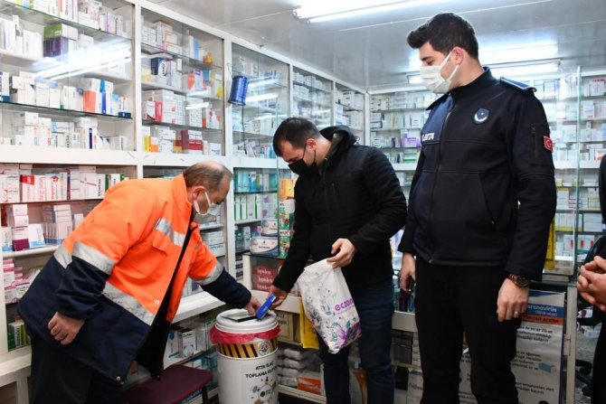 Eczanelere ’Atık İlaç Toplama Kutuları’ Dağıtıldı