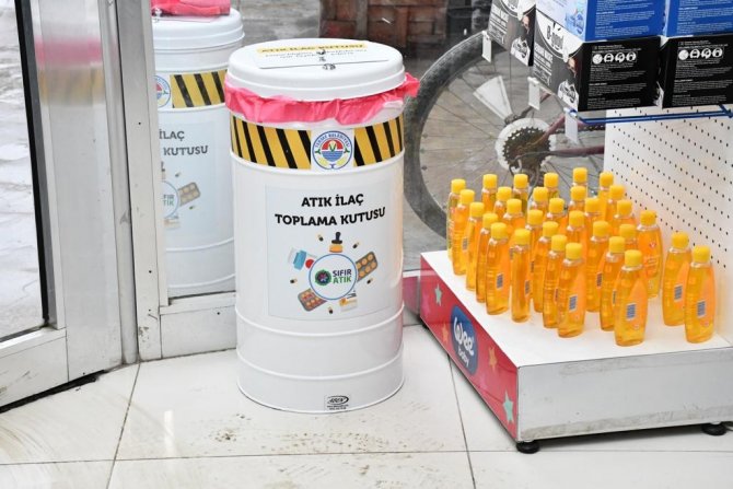 Eczanelere ’Atık İlaç Toplama Kutuları’ Dağıtıldı