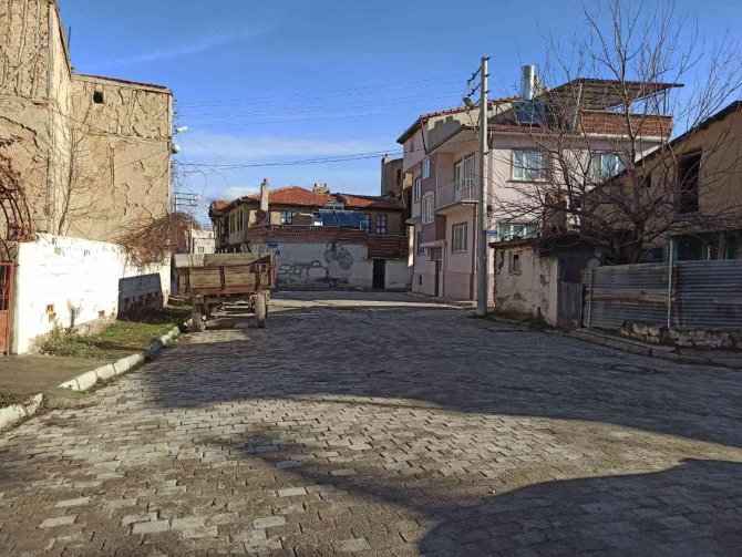 Binlerce Yıllık Tarihin Üstüne Ev Yaptılar