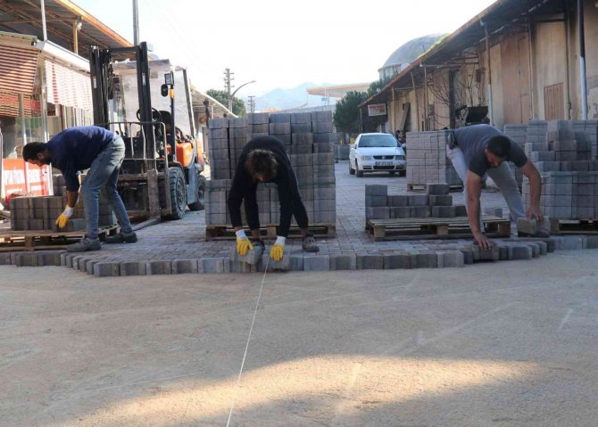 Gıda Çarşısı’nın Yolları Adım Adım Yenileniyor