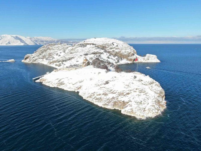 Akdamar Adası’nı 2021’de 90 Bin Kişi Ziyaret Etti