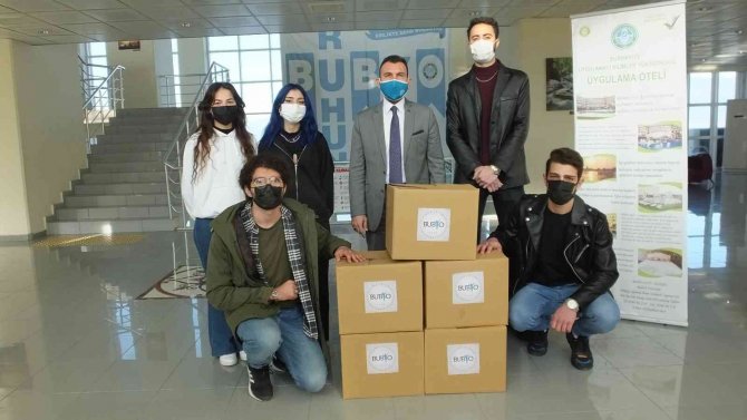 Balıkesir’de Üniversiteliler İhtiyaç Sahiplerine Gıda Yardımı Götürdü