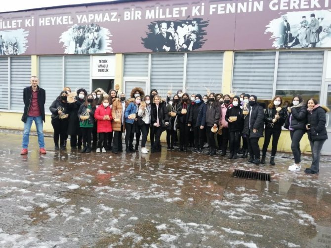 Liseli Öğrenciler Sepet Örmeyi Öğrendi