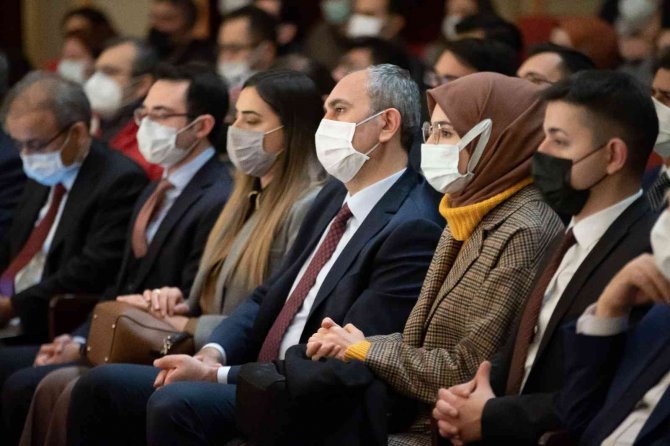 Bakan Gül, Hakim Ve Savcı Adaylarıyla ‘Reis Bey’ İsimli Tiyatro Oyununu İzledi