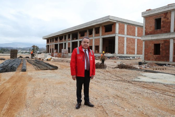 Büyükşehir Belediyesi,manavgat’ta 5 Bin Dönüm Araziyi Suya Kavuşturdu
