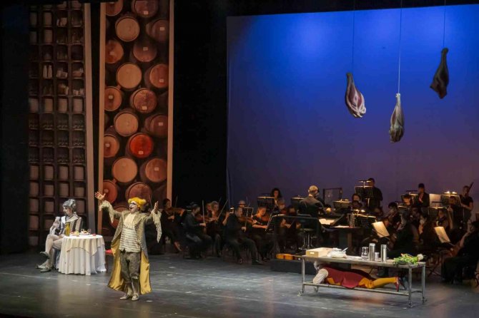 Komik Opera ‘Sevil Berberi’ Yeniden Sahnede