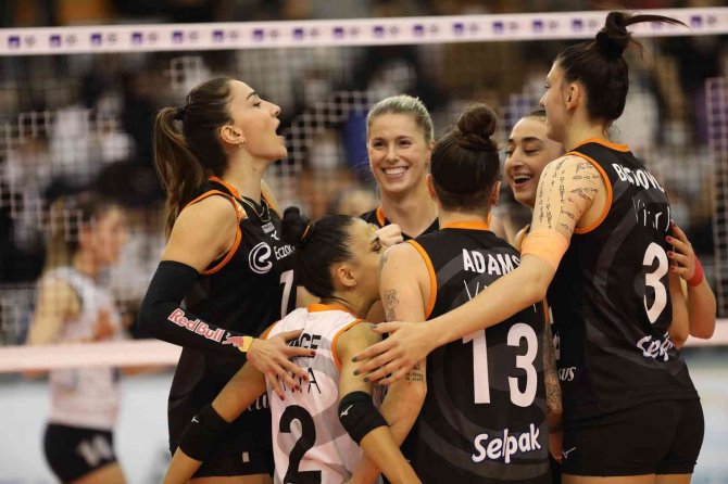 Eczacıbaşı Dynavit Kupa Voley’de Yarı Finalde