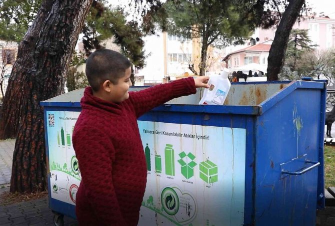 “Geri Dönüşüm” İle Örnek Oluyor