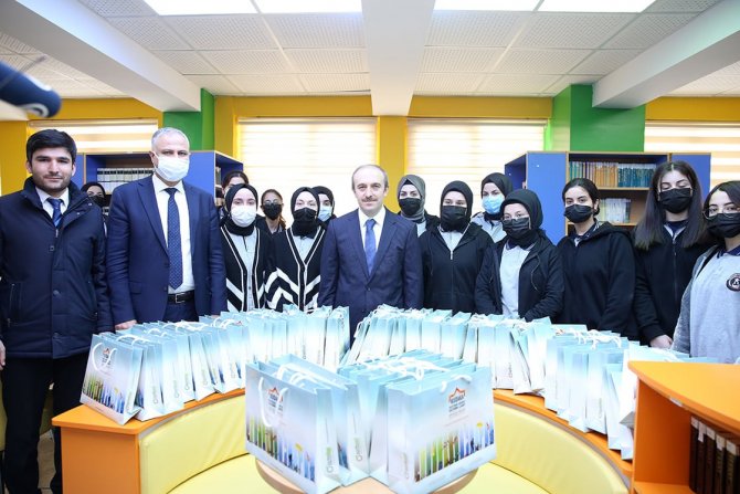 Vali Epcim, Rekabet Kurumu Kız Anadolu Lisesinde Öğrencilere Kitap Dağıttı