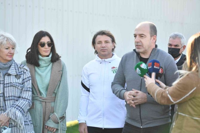 Bursaspor’un Efsane Futbolcularının İsimleri Sahalara Verildi